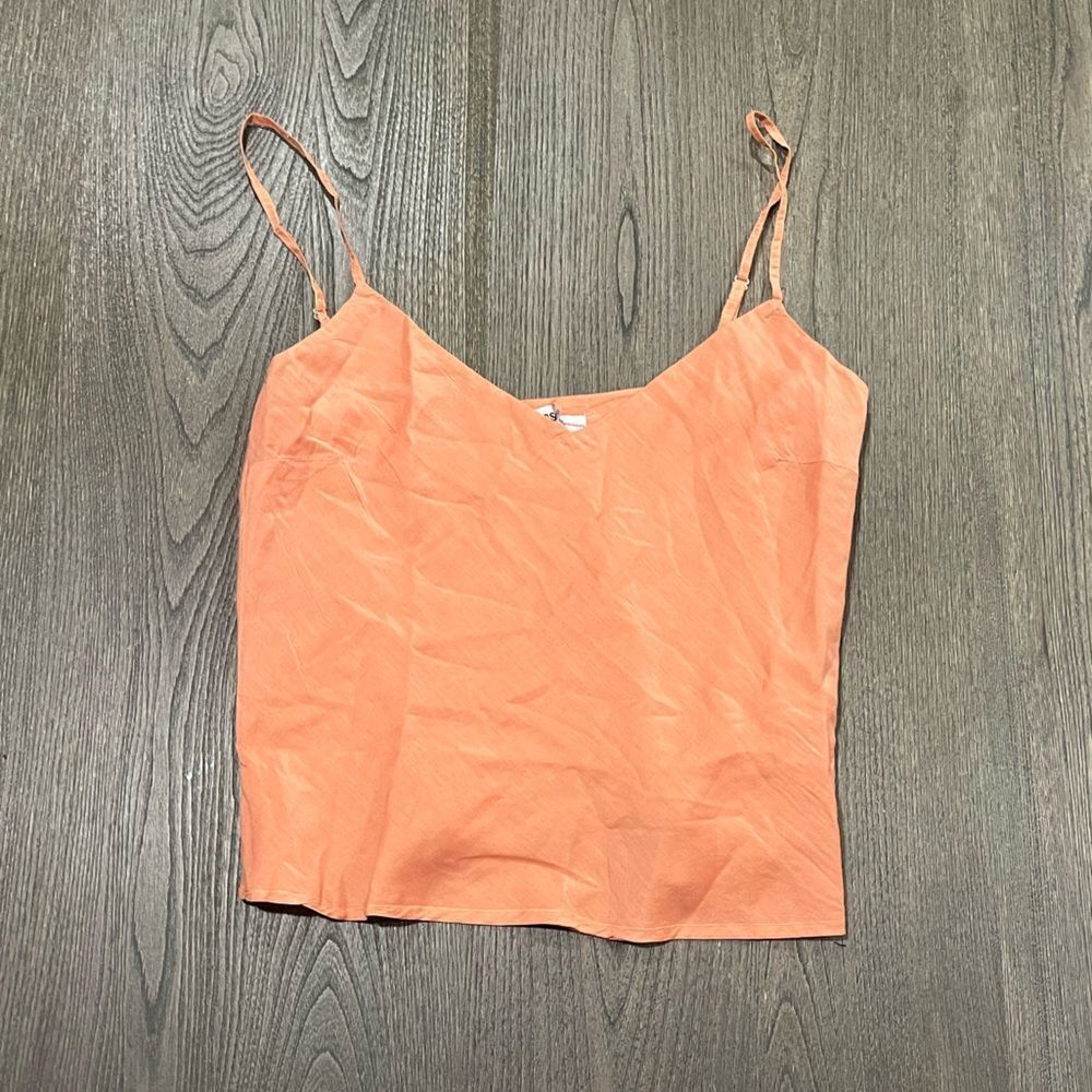 NWOT Guess Peach V-Neck Spaghetti Strap Cropped Tank Top Size M